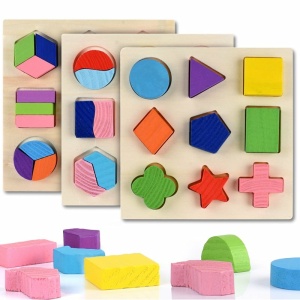 Kleurrijke geometrische houten puzzel op een witte achtergrond