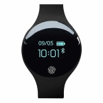 Horloge met Bluetooth verbinding en stappenteller op witte achtergrond