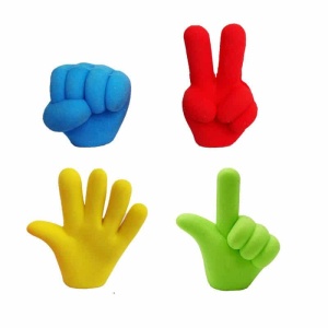 4 rubberen gummen in de vorm van gele, groene, blauwe en rode vingerbewegingen op een witte achtergrond