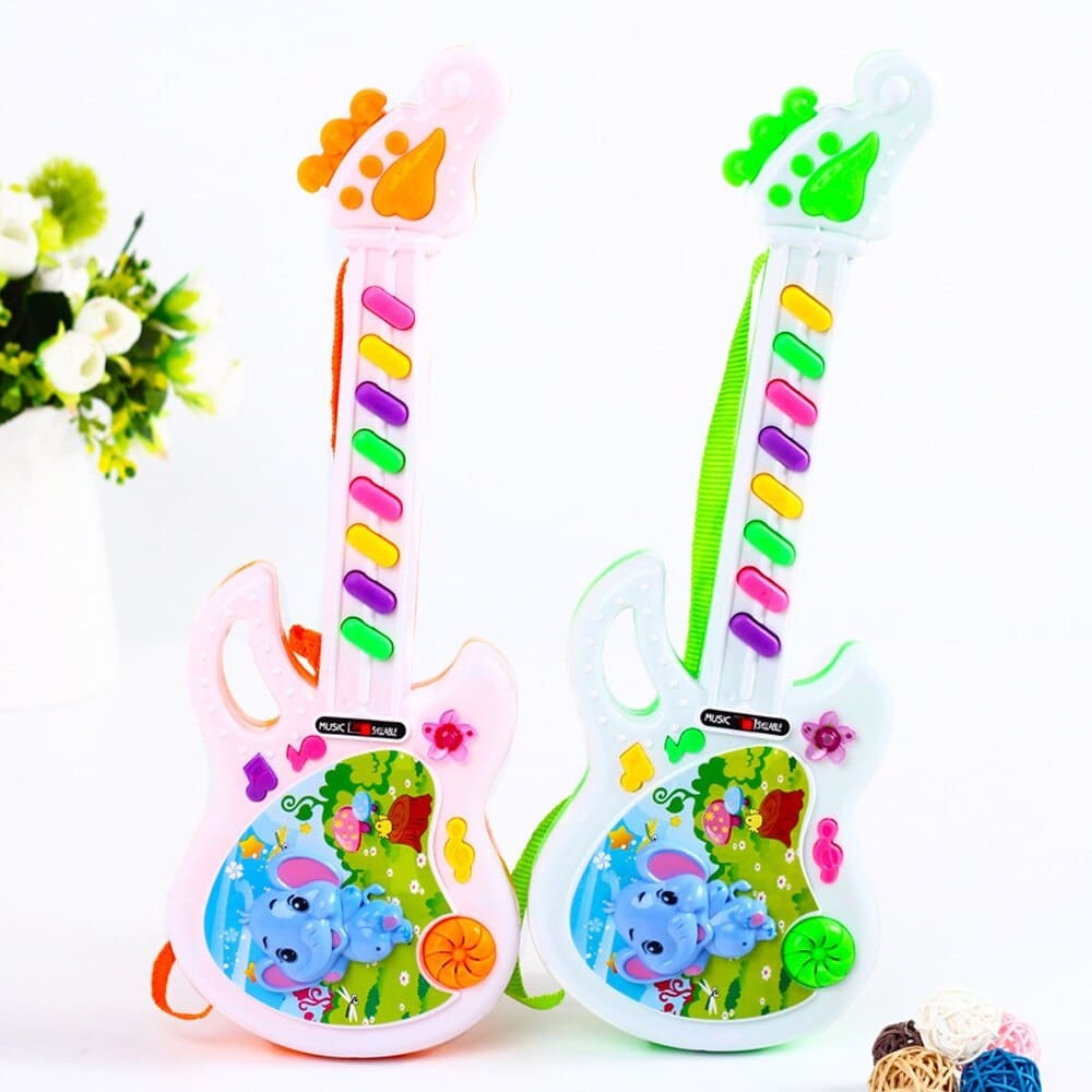Elektrische gitaar met cartoonmotief voor een kleurrijk kind, naast een groene plant en voor een witte muur