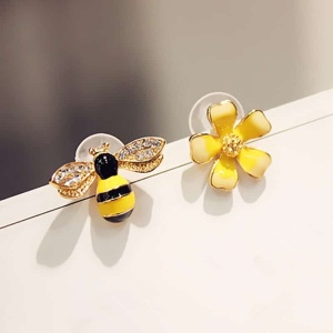 Geel met zwarte bloem en bijenoorbel met gouden knopjes voor meisjes