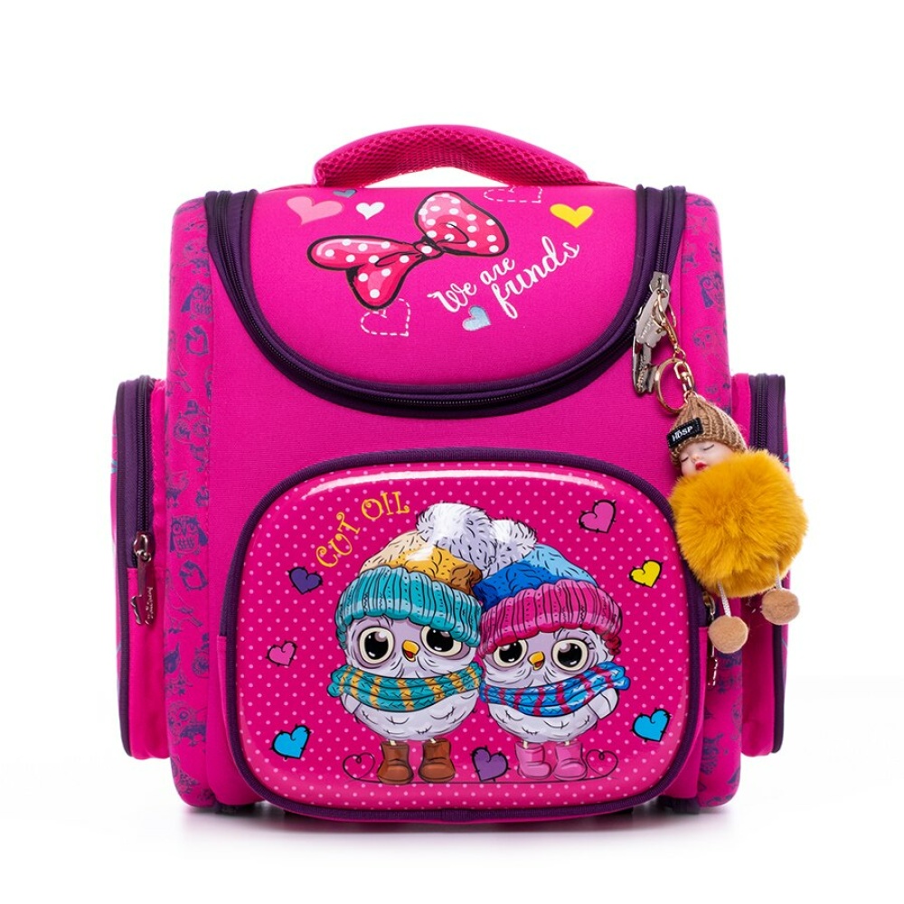Roze en paarse orthopedische schooltas voor kinderen met cartoonprint en witte achtergrond