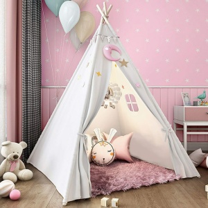 Grote tipi voor een kind in een roze slaapkamer met knuffels binnen en buiten en ballonnen