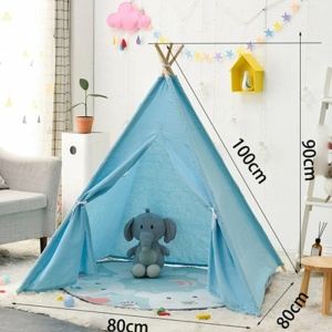 Blauwe kindertipi met olifant binnen in een kamer met een wit tapijt