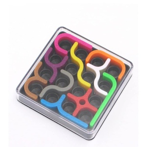 Creatieve en complexe 3D geometrische puzzel voor kinderen in de vorm van een vierkant
