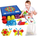 Kleurrijke houten educatieve puzzel voor kinderen met spelende baby en blauwe doos