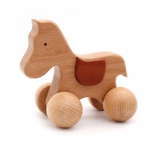 bruin houten rollend paard voor kinderen