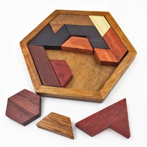 Zeshoekige puzzel bruin in donker hout