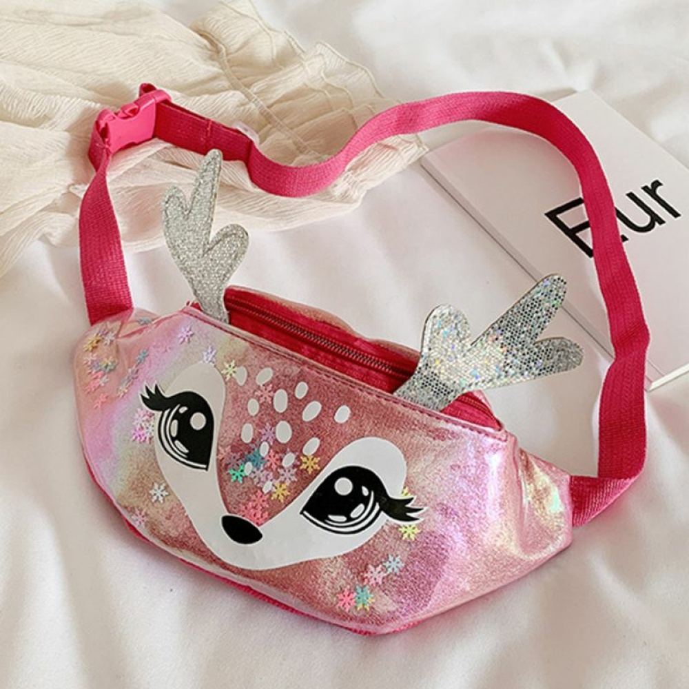 Fanny pack met hertenmotief in roze en wit op een witte jas met een boek
