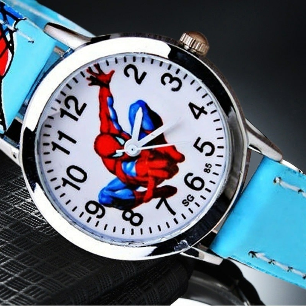 Quartz horloge met Spiderman motief Kwartshorloge met turkoois en zilveren Spiderman-motief op zwarte achtergrond met spiderman-motief