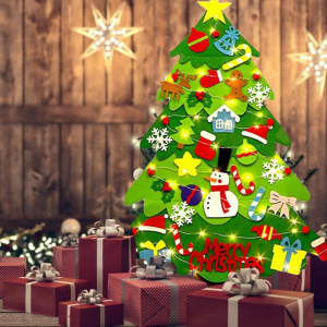 Groene kinderkerstboom met rode cadeautjes