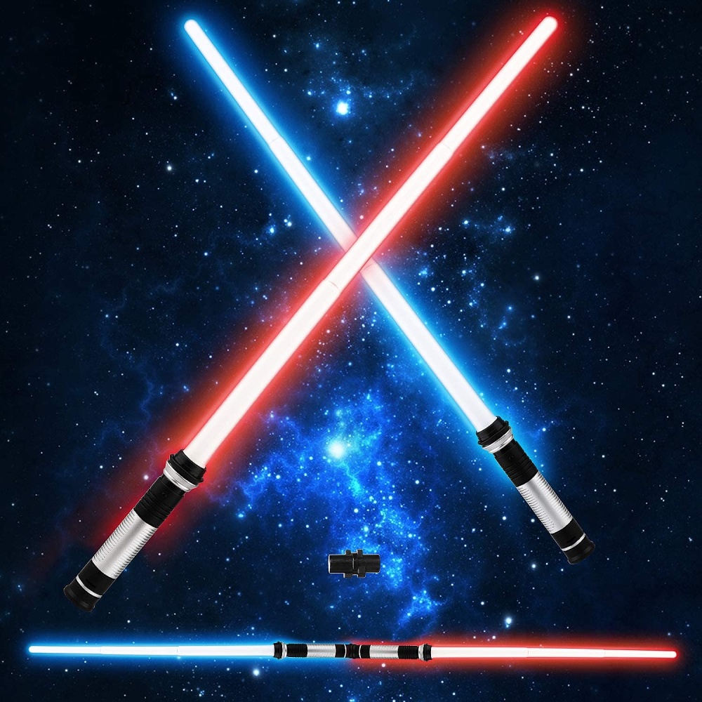 Rood en blauw Star Wars lichtzwaard met ruimte hemelachtergrond