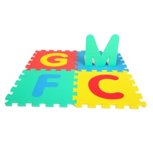 Kleurrijk puzzeltapijt met letterpatroon