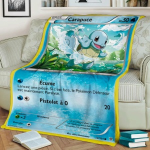 Blauwe Pokémon Carapuce kaart deken op een bank met boeken