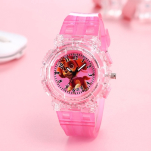 Kleurrijk roze Patrol digitaal horloge voor kinderen met roze achtergrond