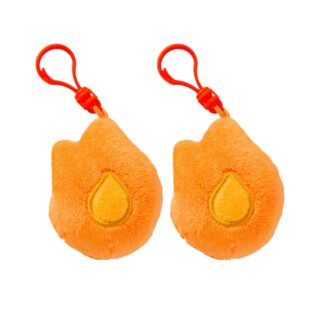 Duo van Vlammetje Streak Duolingo knuffels om aan een kindertas te hangen, zachte oranje stof, warm symbool van regelmaat op effen achtergrond.