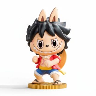 Kawaii figuurtje geïnspireerd op One Piece in Labubu stijl op witte achtergrond