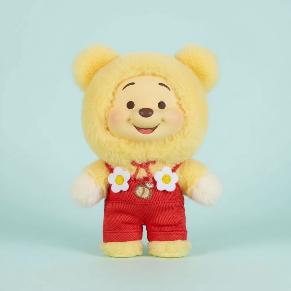 IMG_09_2025_Peluche_Winnie_lOurson_style_Labubu_3.jpg Knuffel Winnie de Poeh stijl Labubu Kawaii op grijze achtergrond