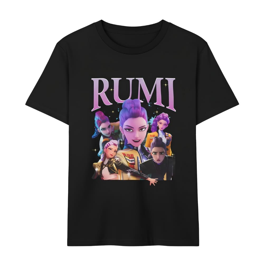 IMG_10_2025_T_shirt_enfant_K_pop_Demon_Hunters_noir_personnage_Rumi_1.jpg K-pop Demon Hunters Kinder-T-shirt zwart personage Rumi met verschillende profielen en haar voornaam in hoofdletters erboven geschreven. Op witte achtergrond.