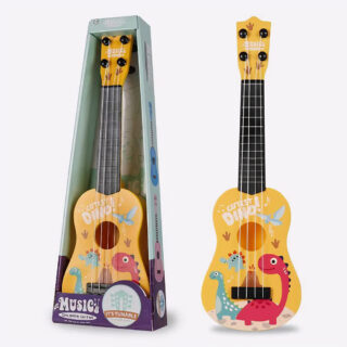 Deu mini guitares à 4 cordes avec imprimé dessin animé jaune sur fond blanc, l'une dans sa boîte et l'autre en dehors de son emballage.