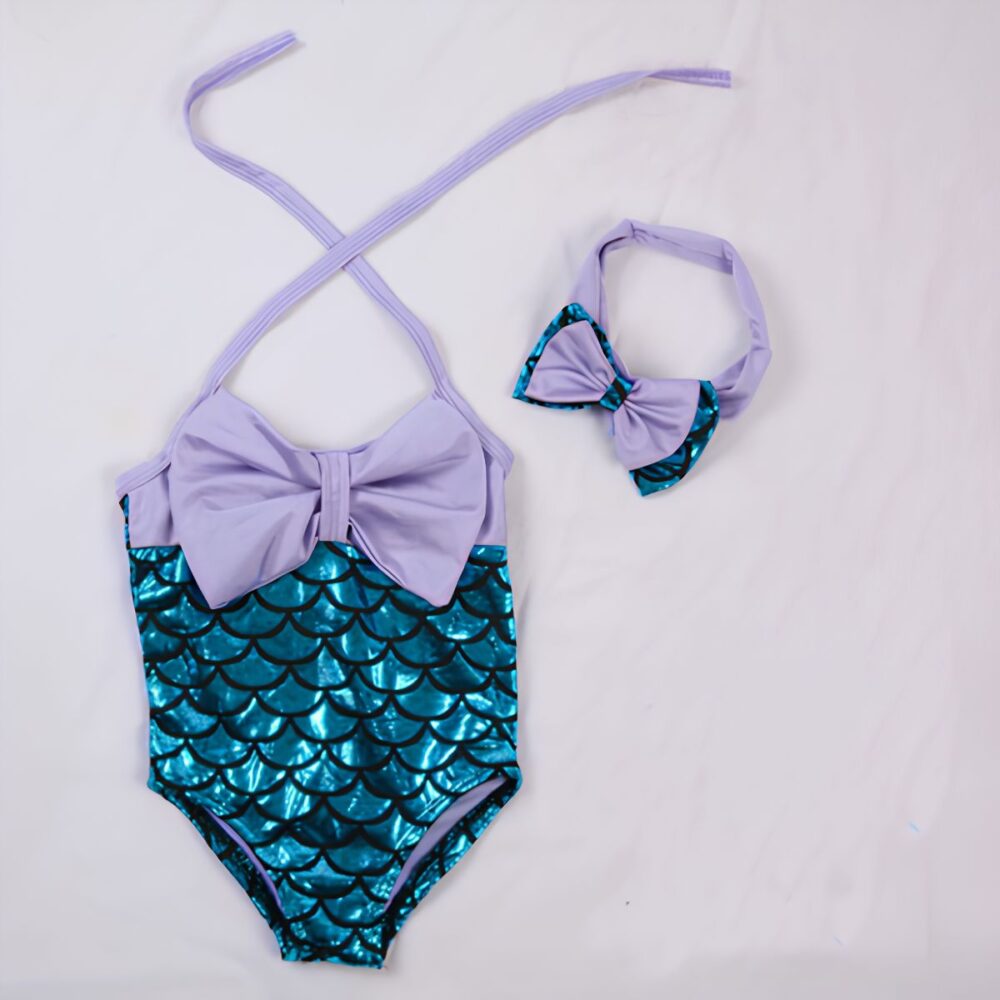 Ensemble de maillot de bain fille avec noeud sur fond rose